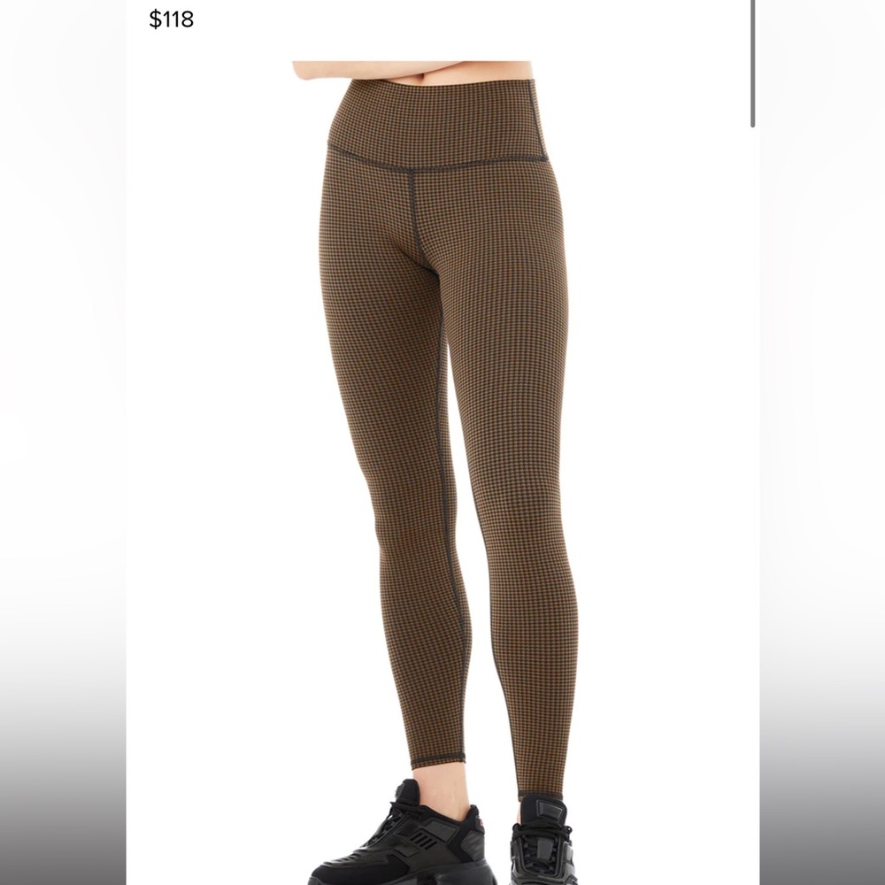 Alo Yoga High Waist Micro Houndstooth leggings in color Cocoa/Black, size XS